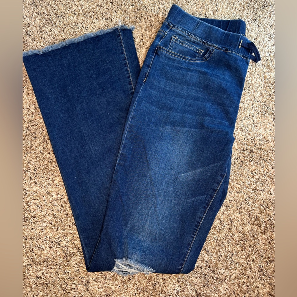YMI Jeans USA Pull On Flare‎ Jeans Womens Medium Stretch Denim Distressed Flared